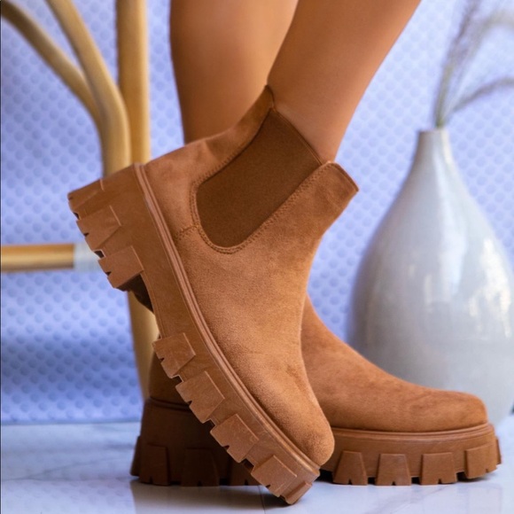 Mata Shoes Shoes - Tan lug sole boot